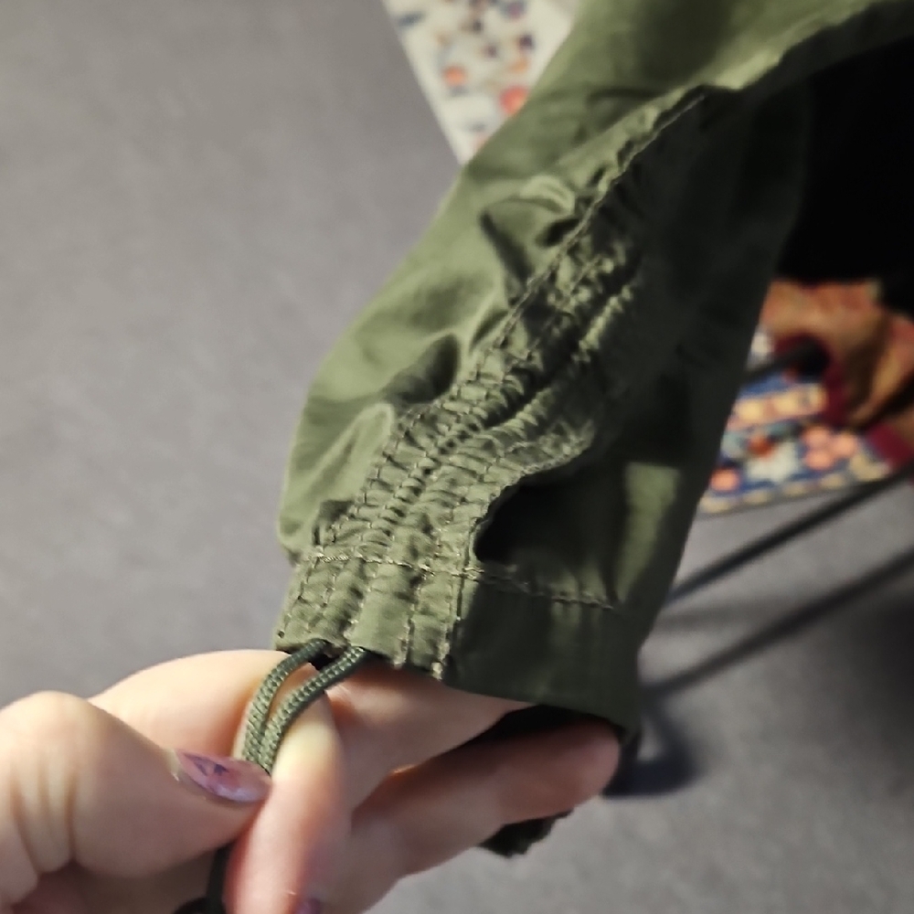 LOFT Green Cargo Shorts with Relaxed Fit - Picture 5 of 7